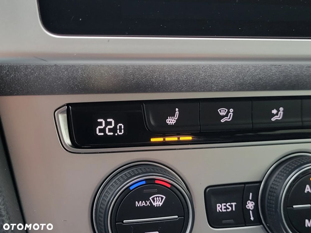 Volkswagen Passat - 20