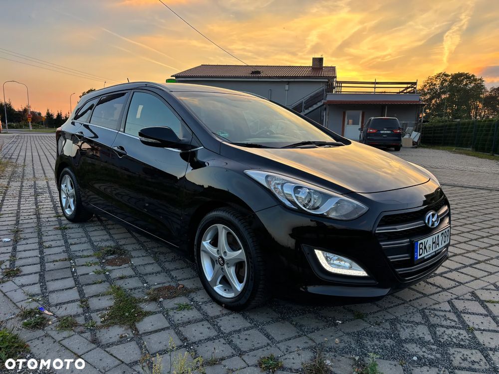 Hyundai i30 blue 1.6 CRDi Passion - 2