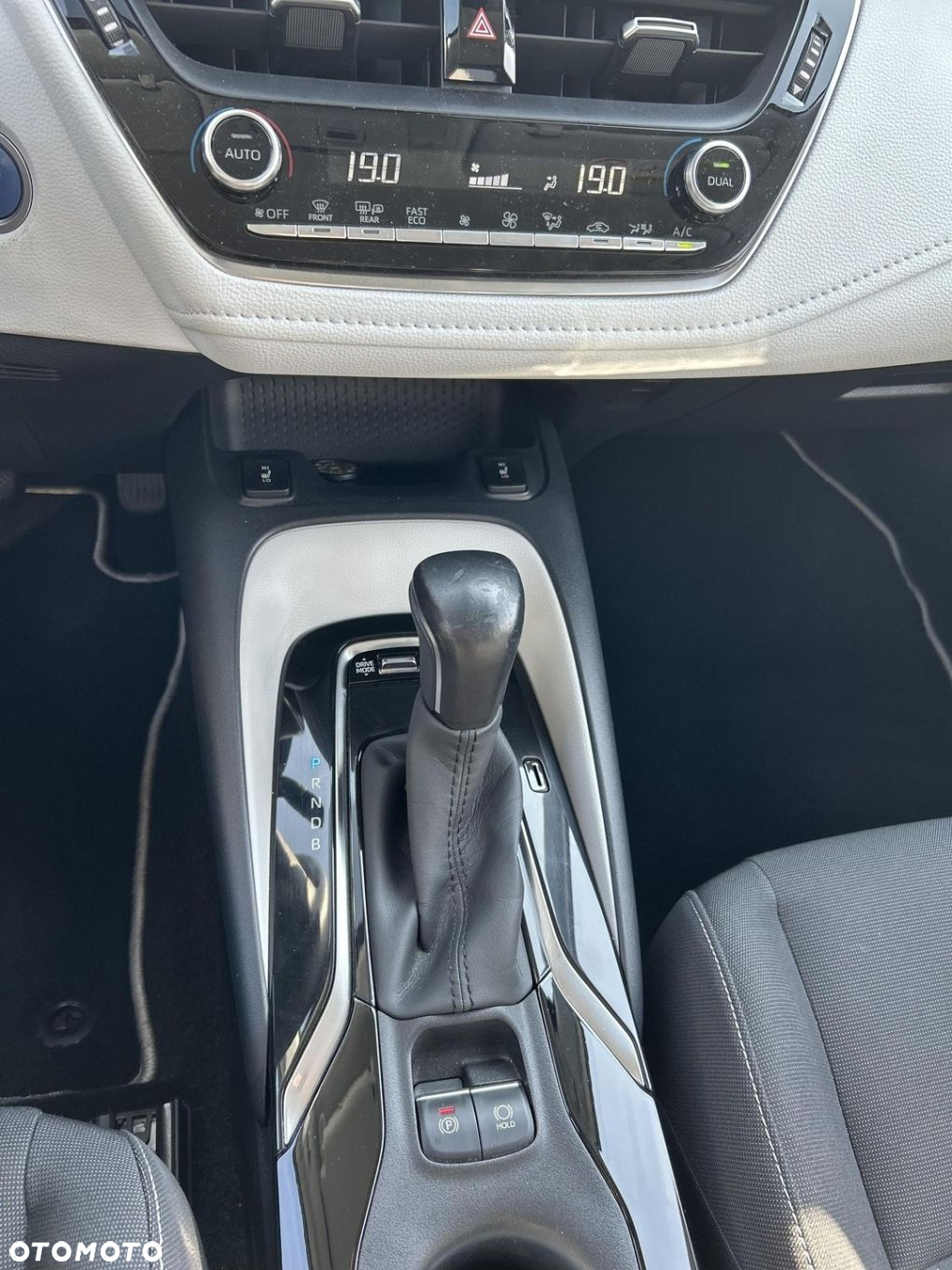 Toyota Corolla 1.8 Hybrid Comfort - 23