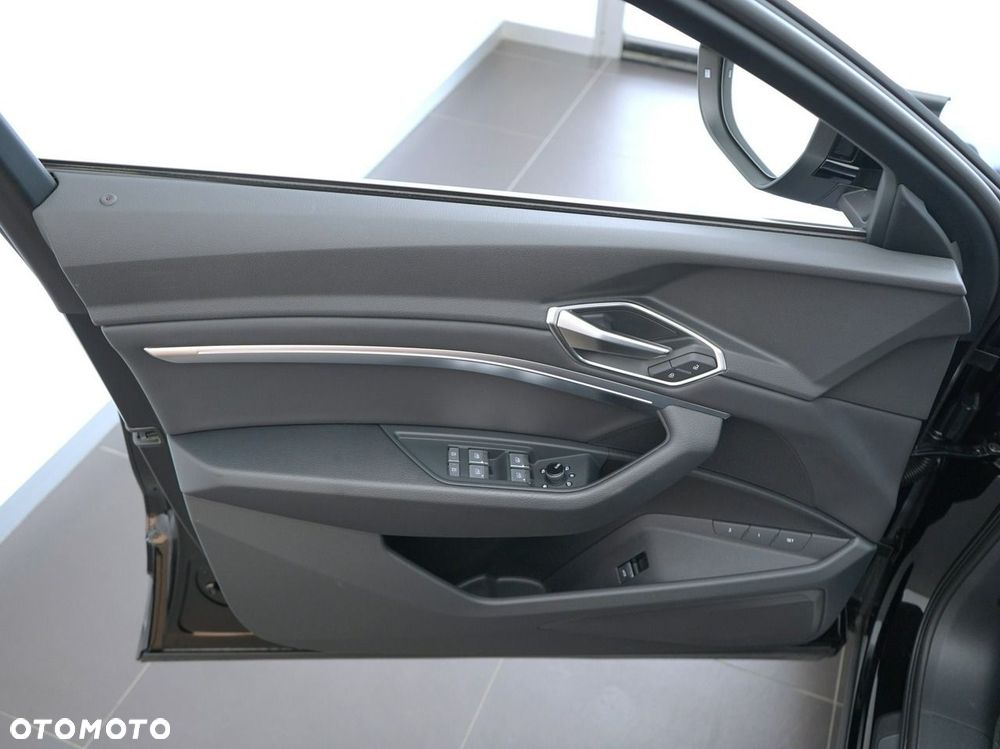 Audi Q8 Sportback e-tron - 11
