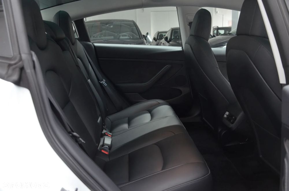 Tesla Model 3 - 13