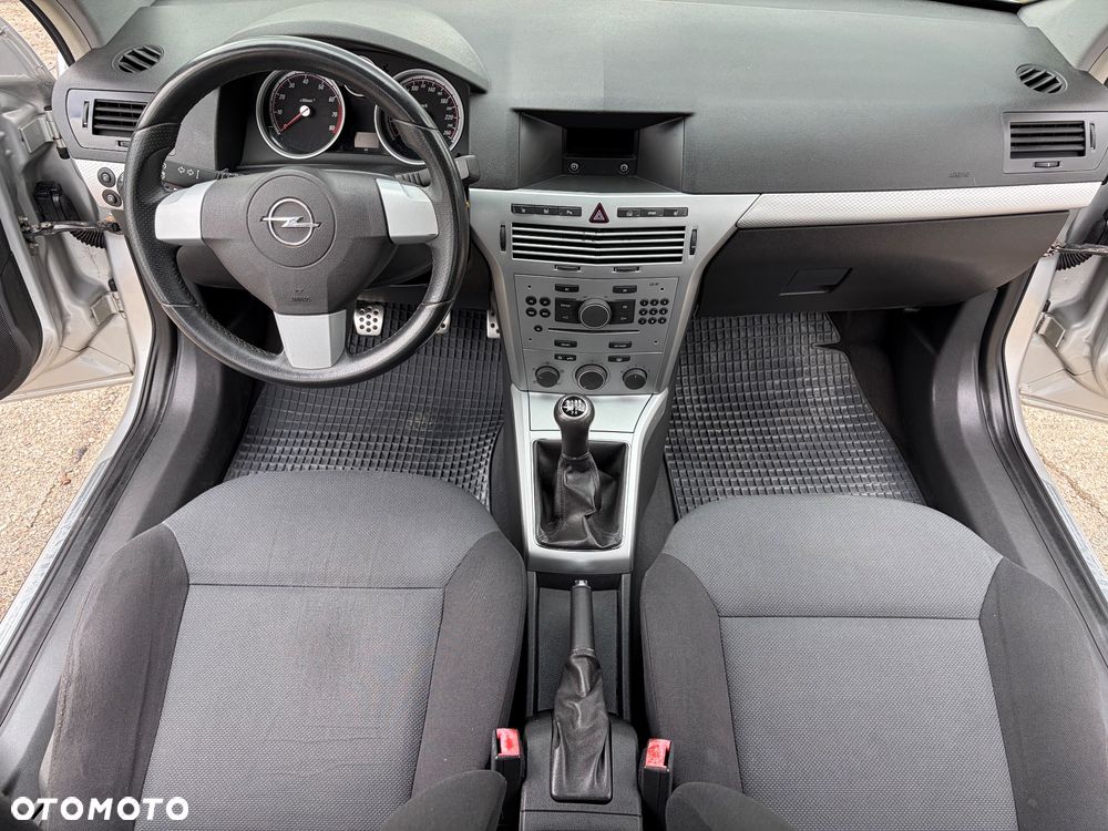 Opel Astra 1.6 Essentia - 19