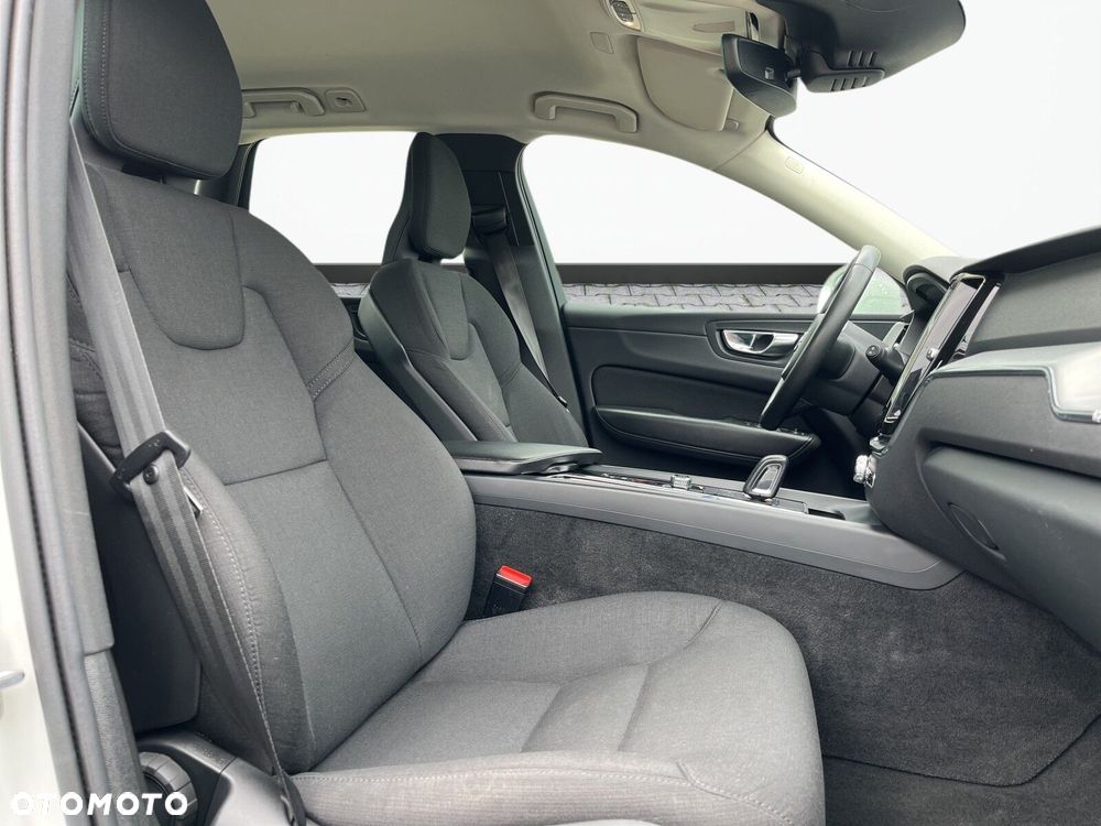 Volvo XC 60 B4 B Momentum - 23
