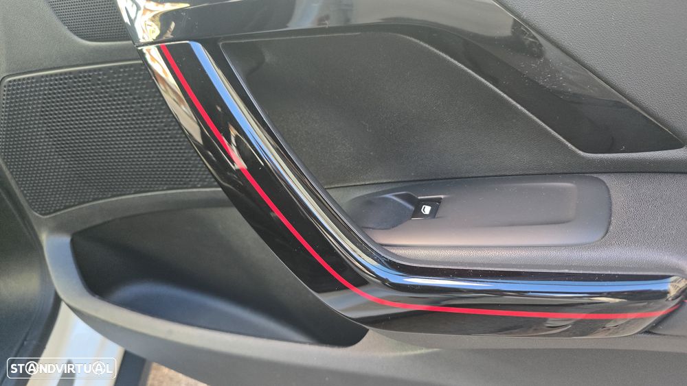 Peugeot 2008 1.6 BlueHDi GT Line - 28