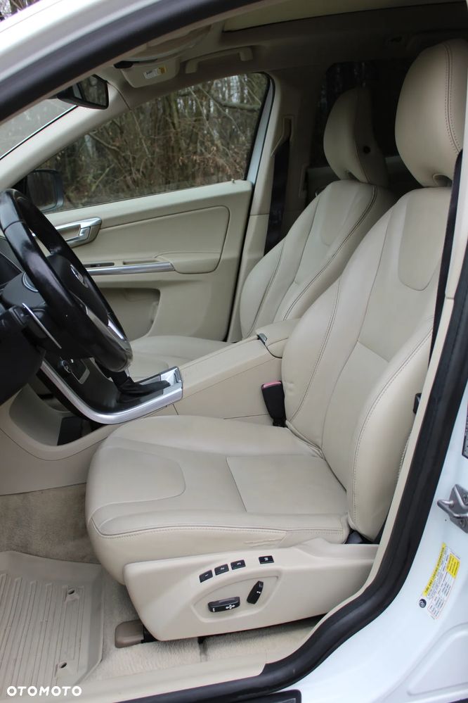 Volvo XC 60 T6 AWD Momentum - 12