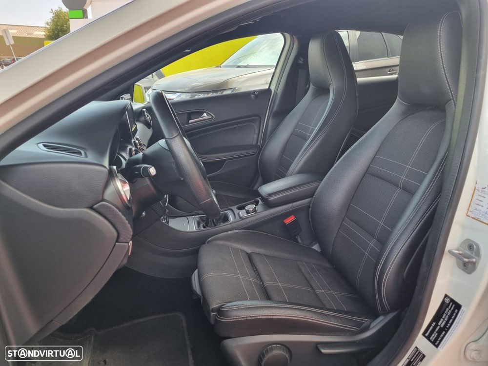 Mercedes-Benz A 180 d AMG Line - 32