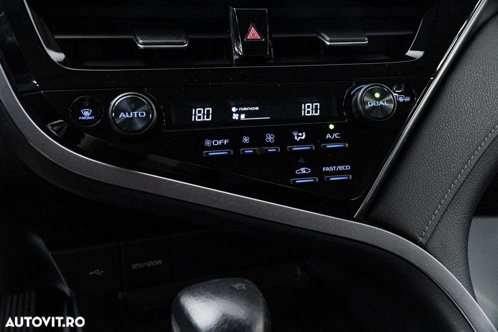 Toyota Camry Executive - 12