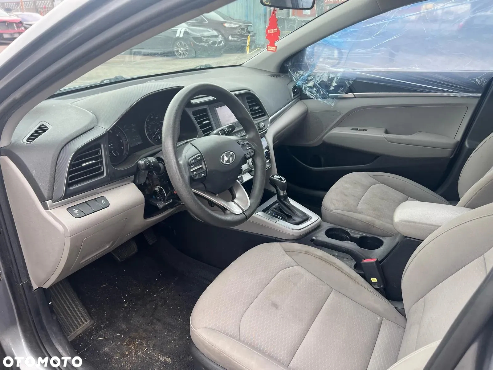Hyundai Elantra - 9