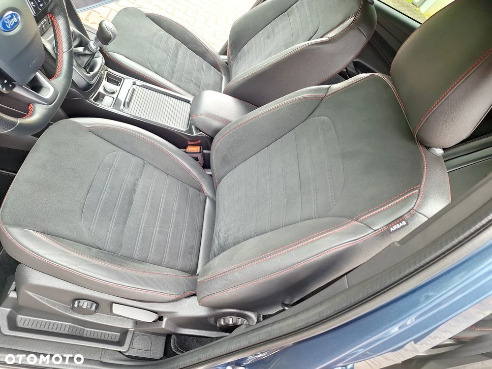 Ford Kuga 1.5 EcoBoost 2x4 ST-Line - 24