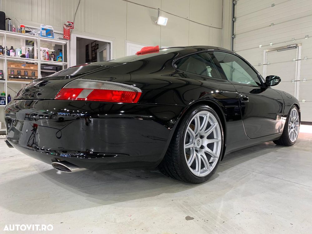 Porsche 911 Carrera - 3