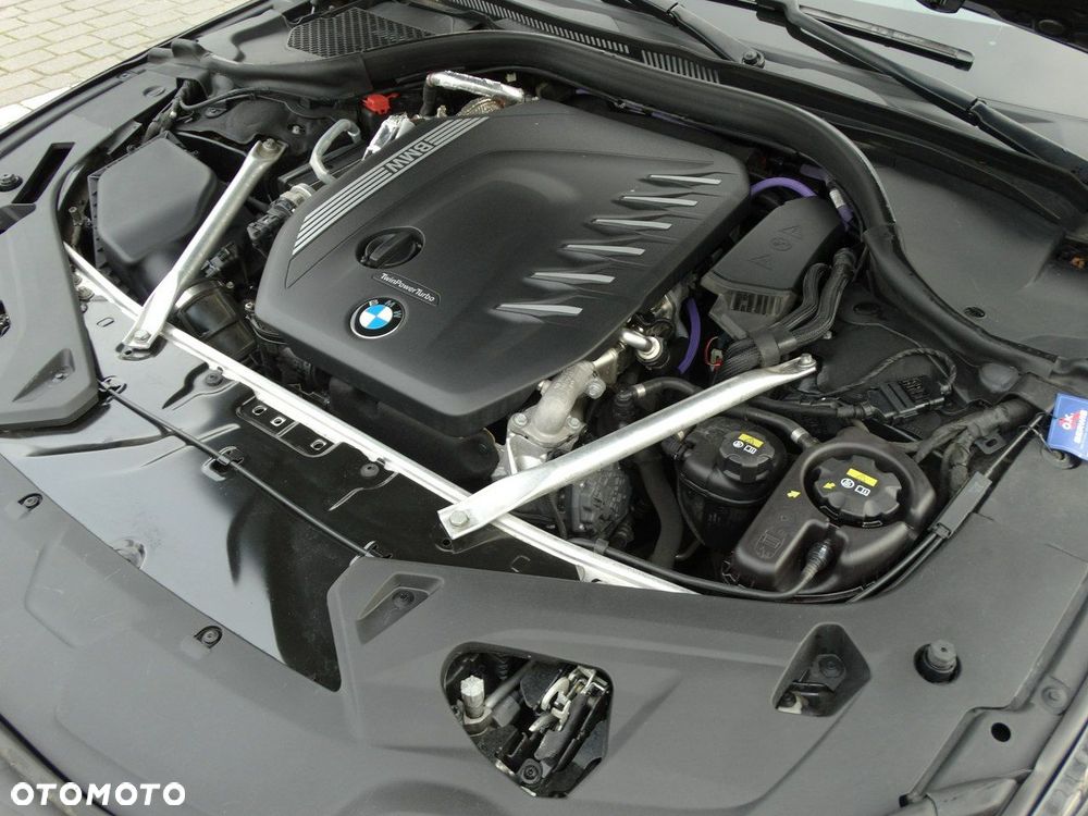 BMW Seria 8 - 31
