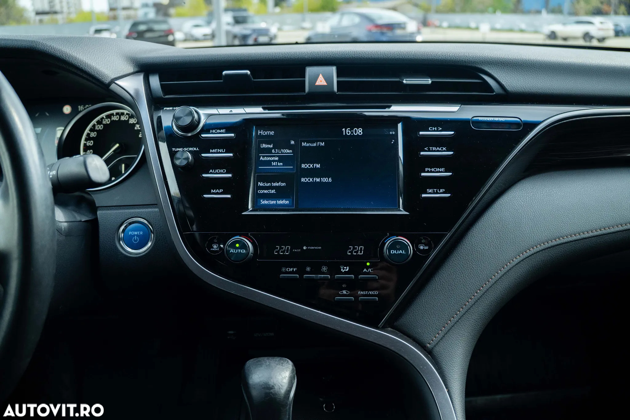 Toyota Camry 2.5 Hybrid Business - 35