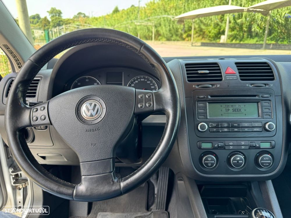 VW Jetta 2.0 TDI Sportline - 9