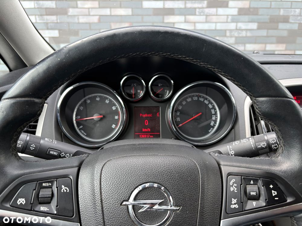 Opel Astra 1.4 150 Jahre - 10