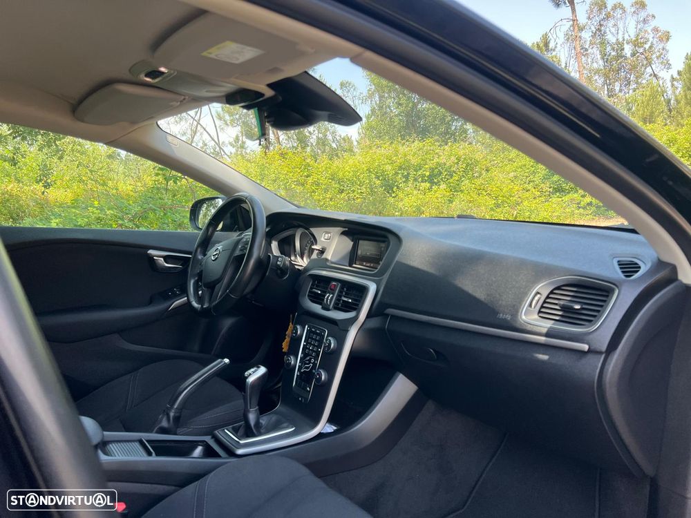 Volvo V40 2.0 D2 Momentum - 4
