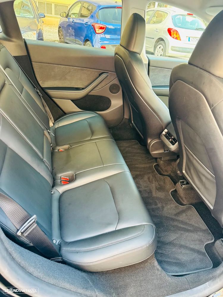 Tesla Model Y Standard RWD - 10