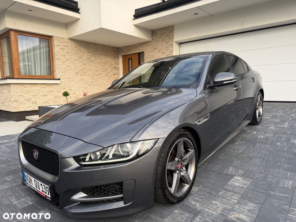 Jaguar XE 2.0 D R-Sport - 9