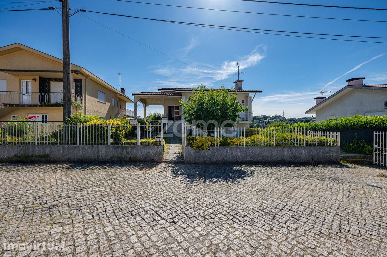Moradia T3 com Jardim, Armazém e Terreno de 622 m² em Santo Tirso - Grande imagem: 5/43
