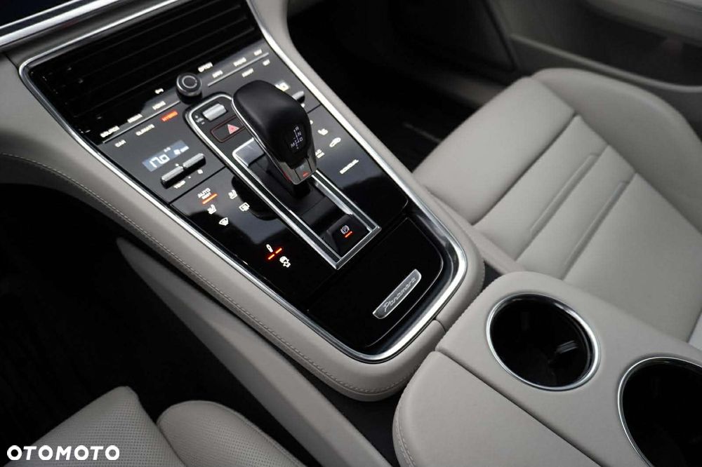 Porsche Panamera 4S E-Hybrid - 25