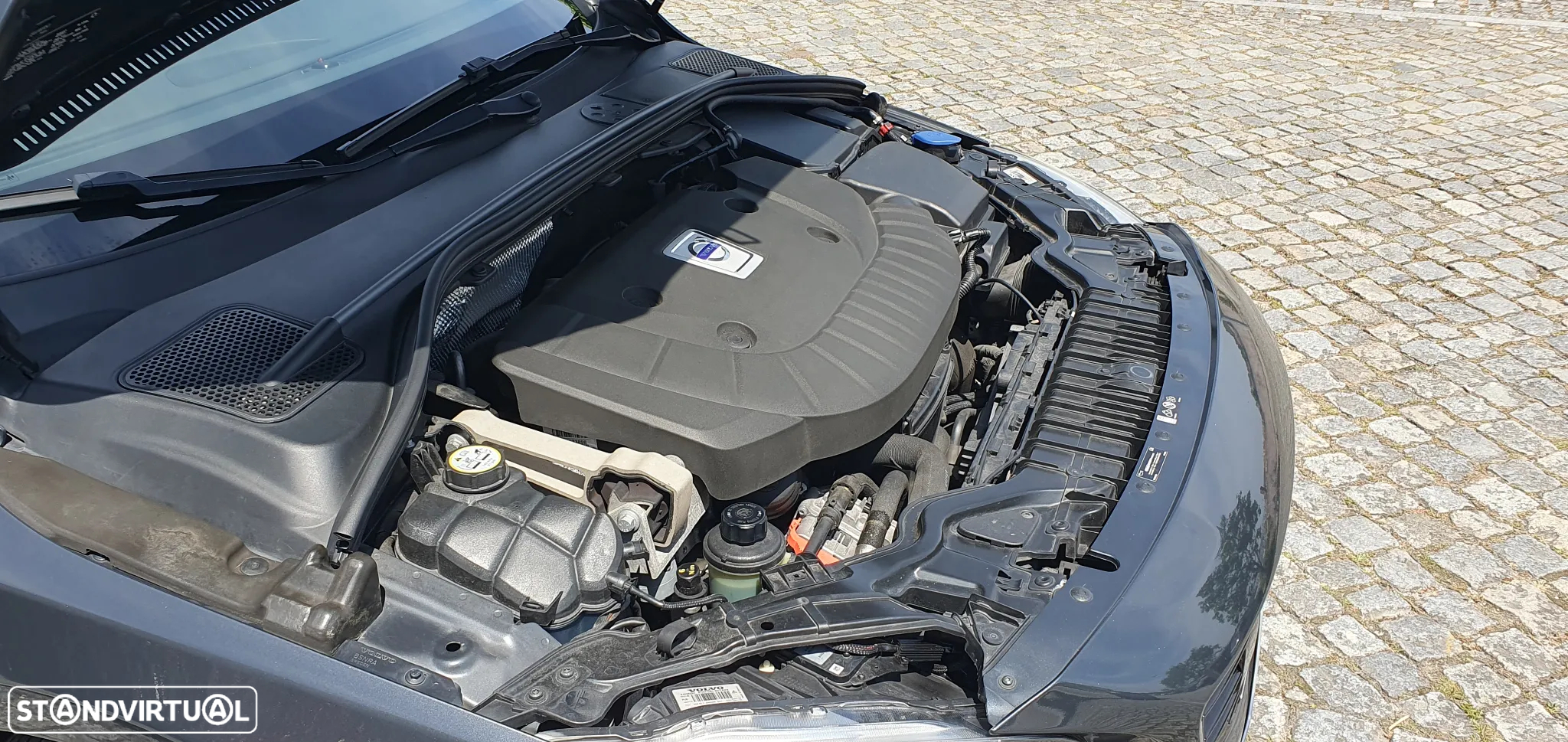 Volvo V60 2.4 D6 R-Design Mom.AWD Phev - 25