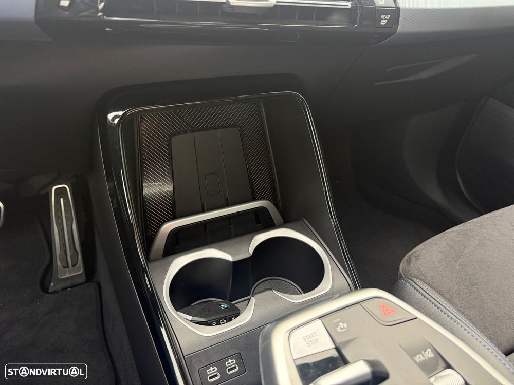 BMW iX1 eDrive20 Pack Desportivo M - 18