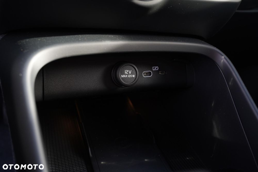 Volvo XC 40 B3 Plus Dark - 22