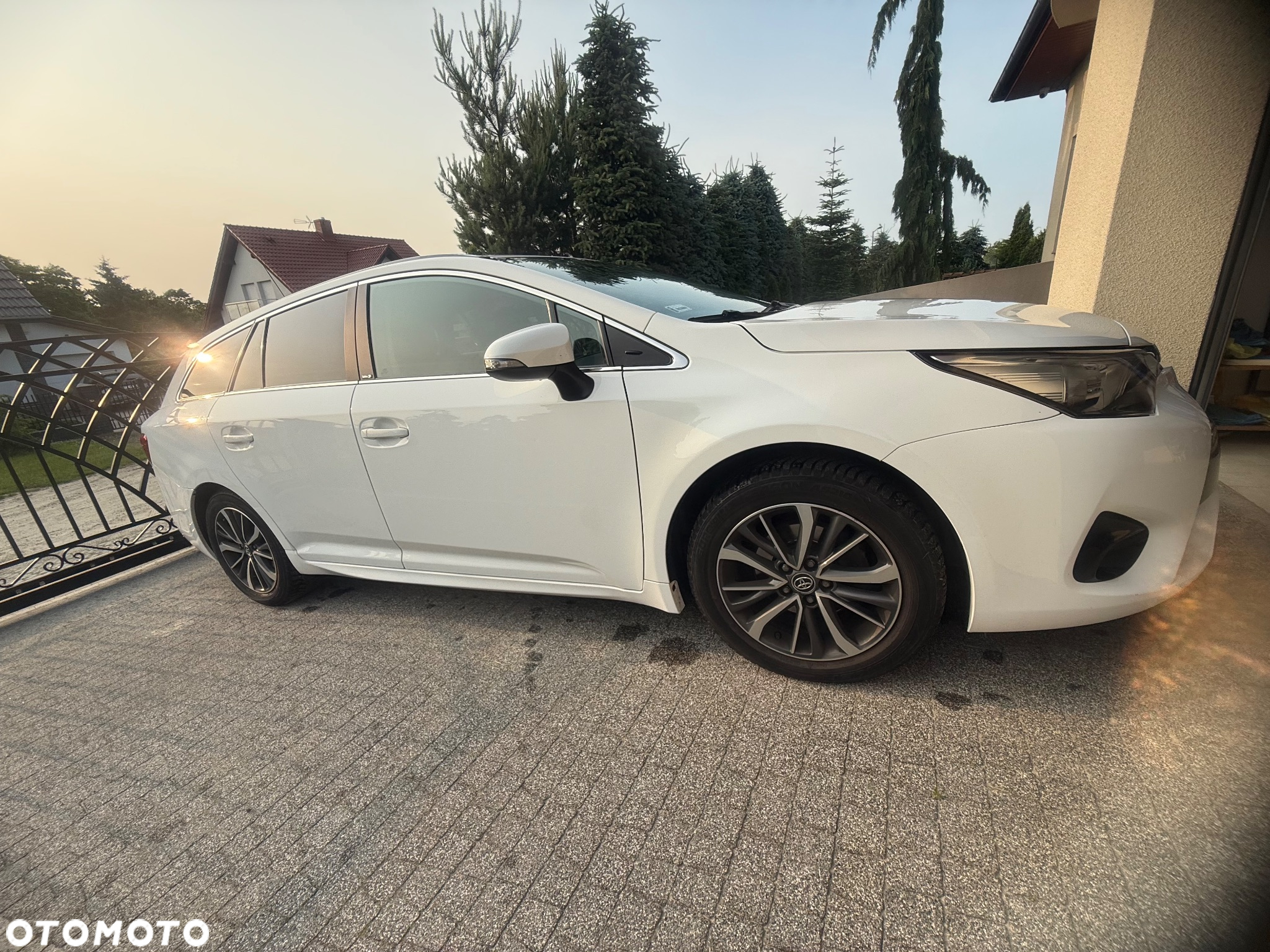Toyota Avensis - 4