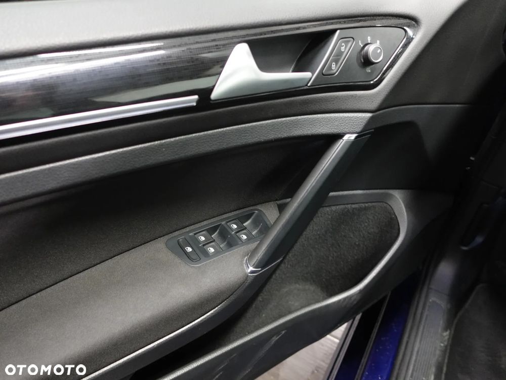 Volkswagen Golf 2.0 TDI SCR Highline - 22