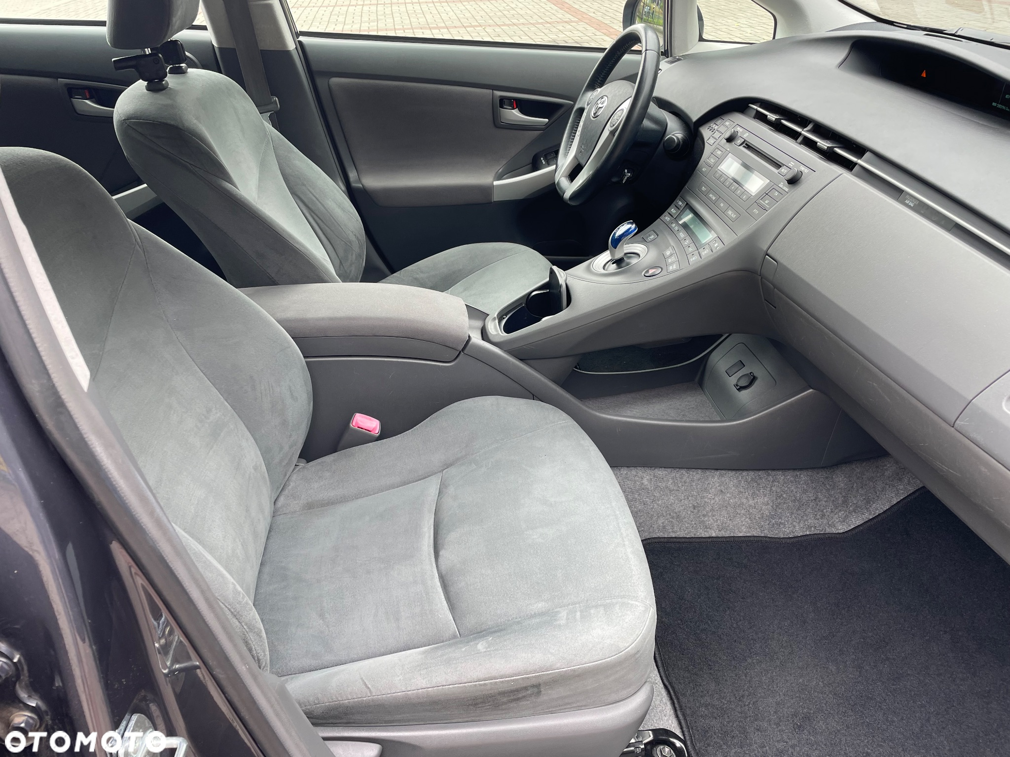 Toyota Prius (Hybrid) Comfort - 17