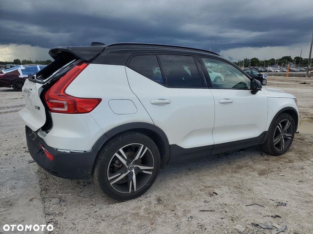 Volvo XC 40 T5 AWD Geartronic R-Design - 4