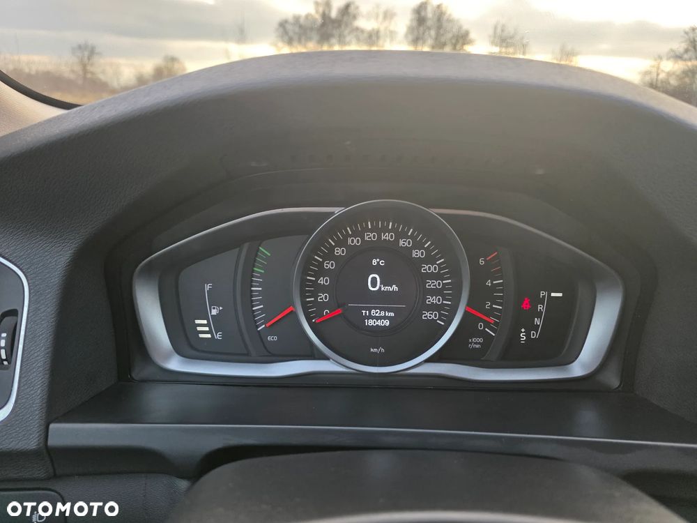 Volvo V60 D4 Geartronic Momentum - 15