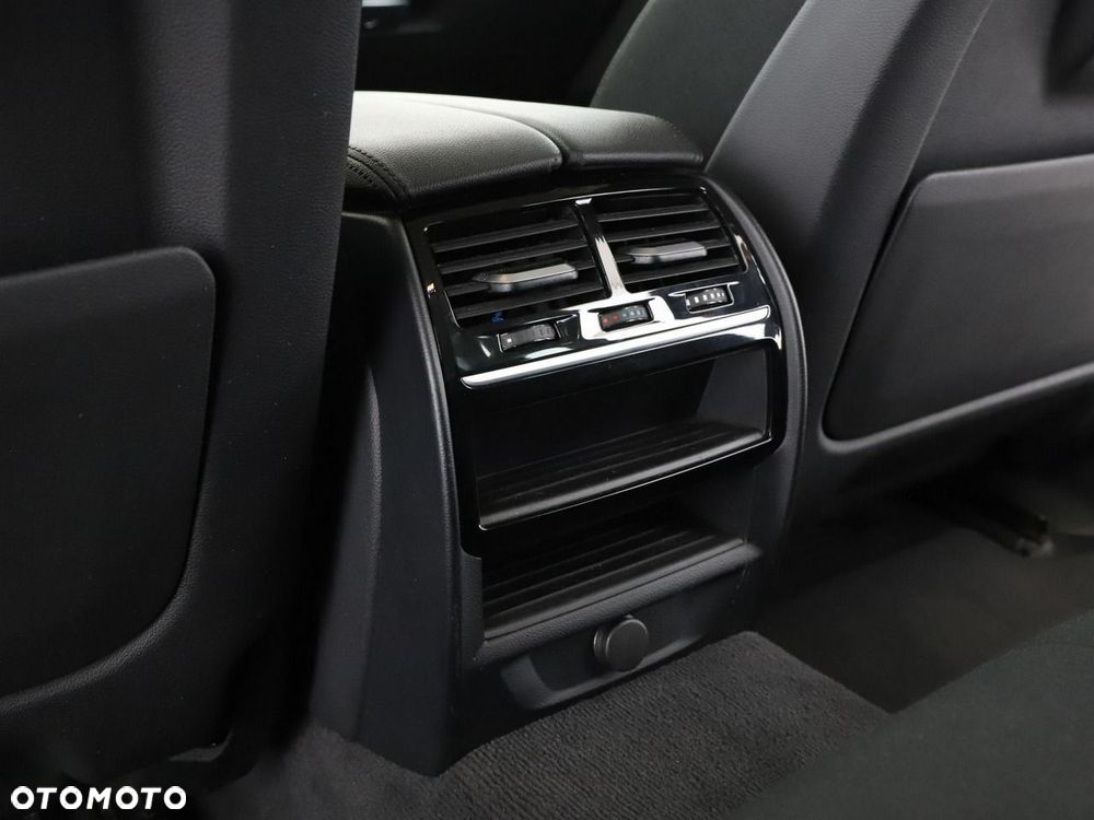 BMW Seria 5 520d - 38