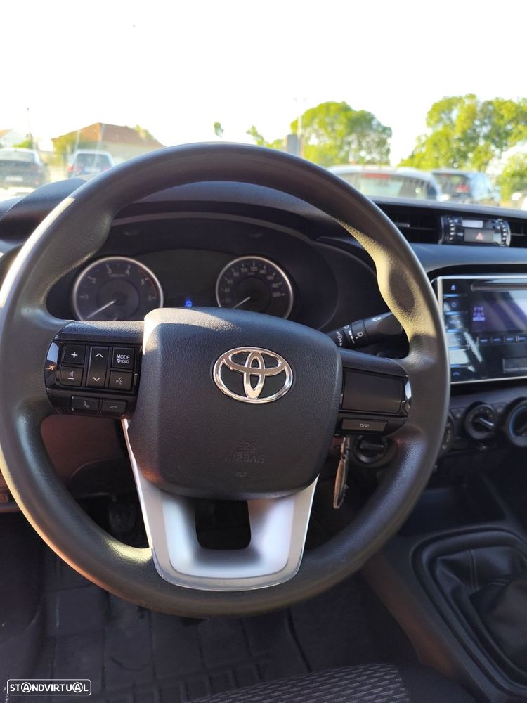 Toyota Hilux 2.4 D-4D 4WD CD CM - 23