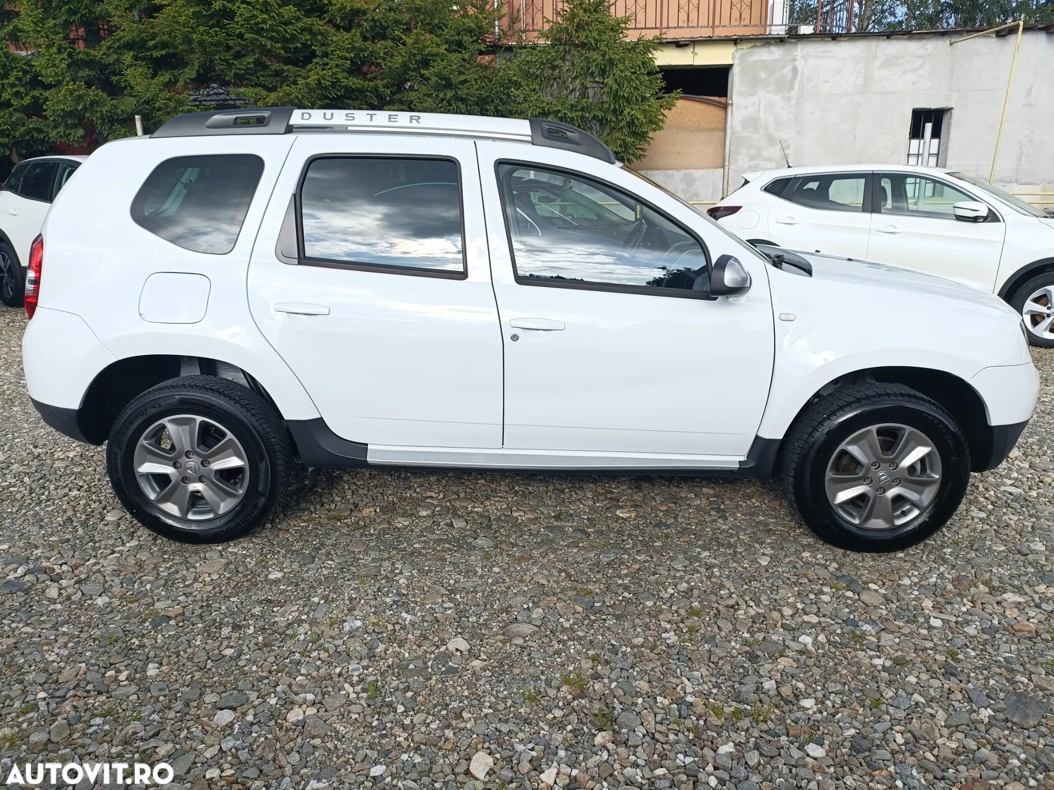 Dacia Duster 1.2 TCe 4x2 Laureate - 4