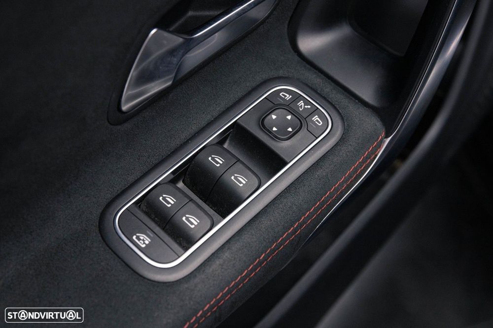 Mercedes-Benz CLA 250 e Shooting Brake AMG Line - 37