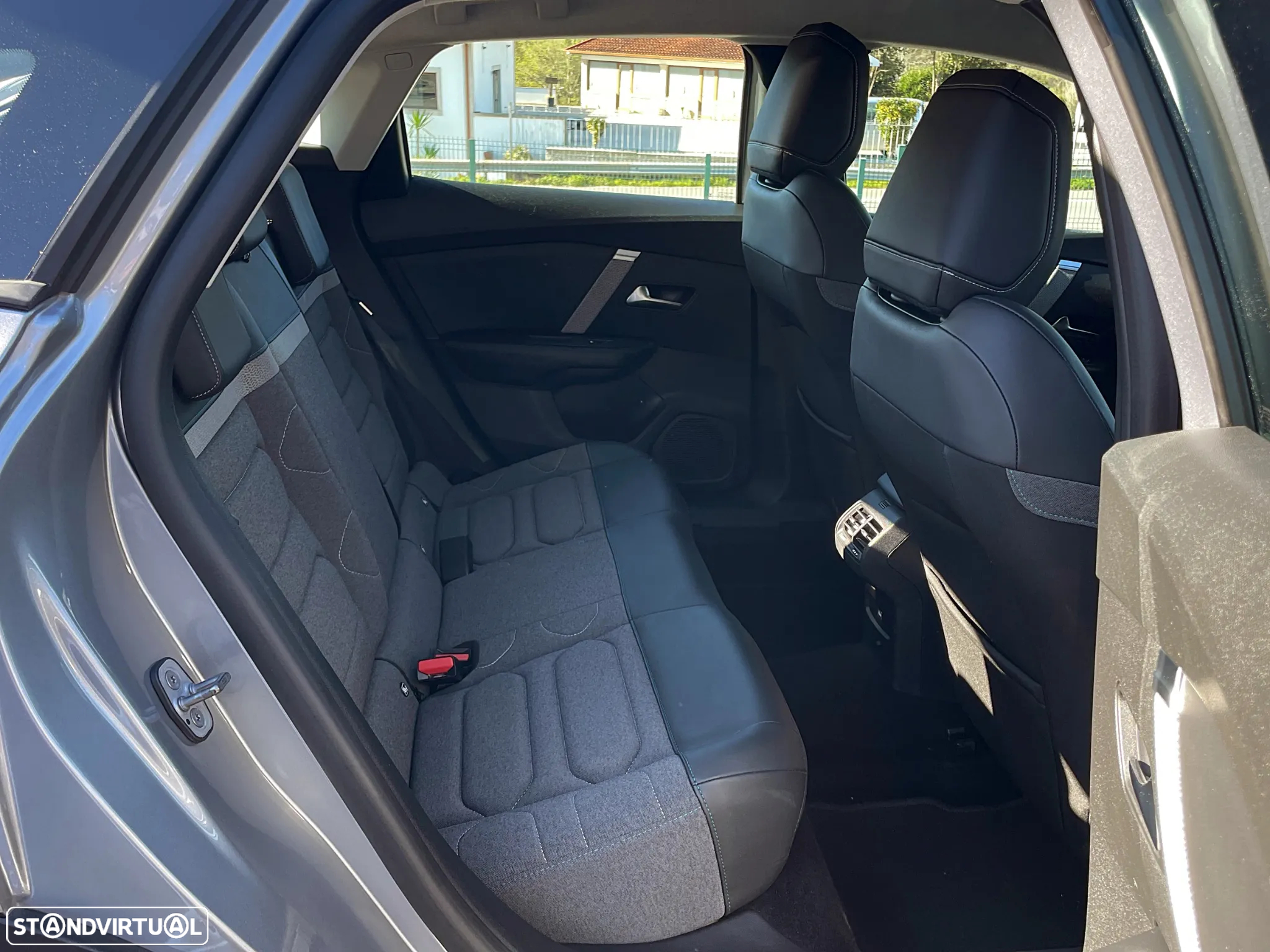 Citroën C4 PureTech 130 Stop&Start EAT8 FEEL PACK - 17