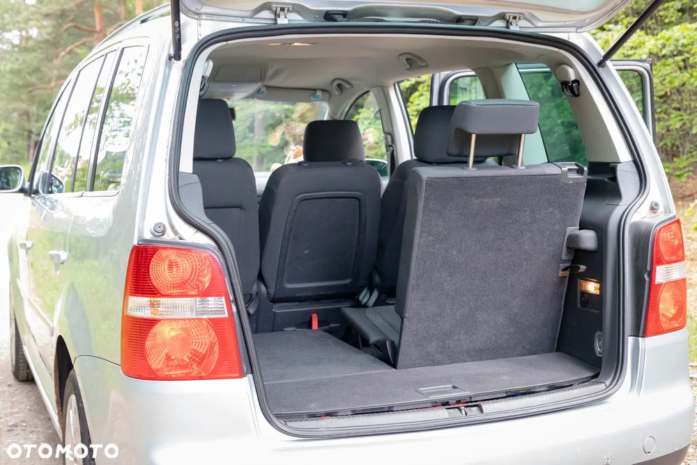 Volkswagen Touran 2.0 TDI DSG Highline - 19