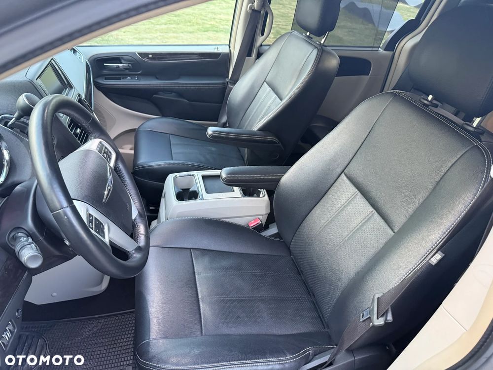 Chrysler Town & Country 3.6 Touring - 17