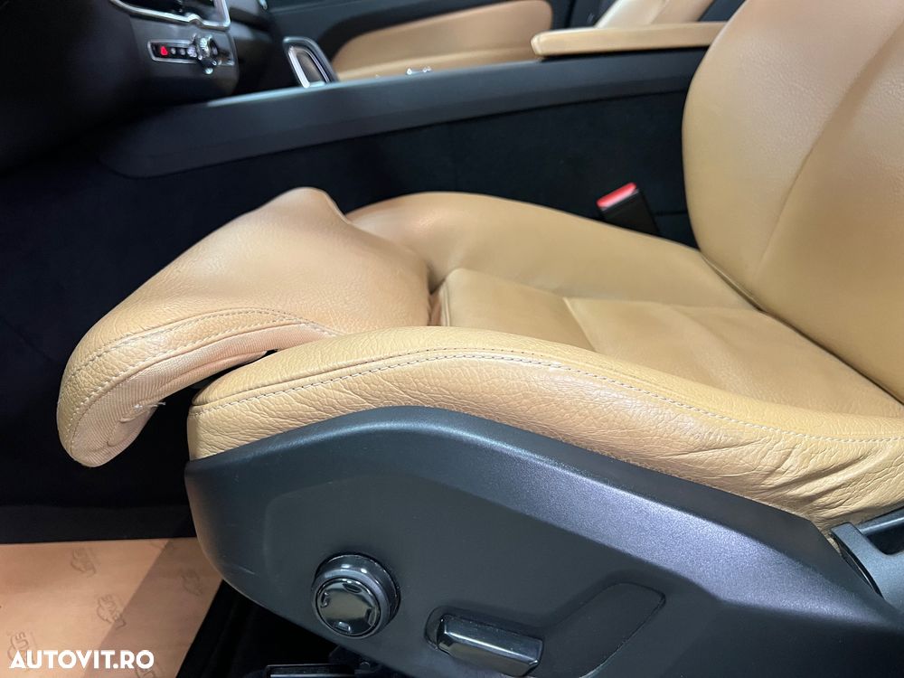 Volvo XC 60 T8 Twin Engine AWD Momentum Pro - 23