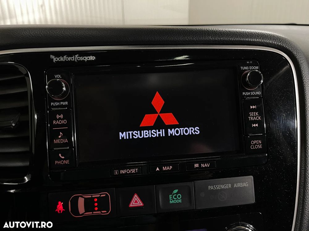 Mitsubishi Outlander 2.0 4WD Top - 18