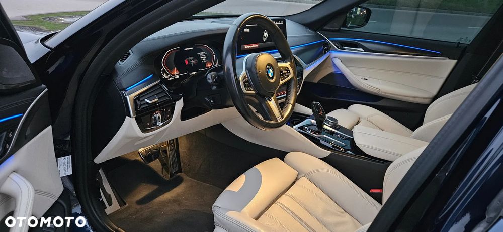 BMW Seria 5 M550i xDrive - 13