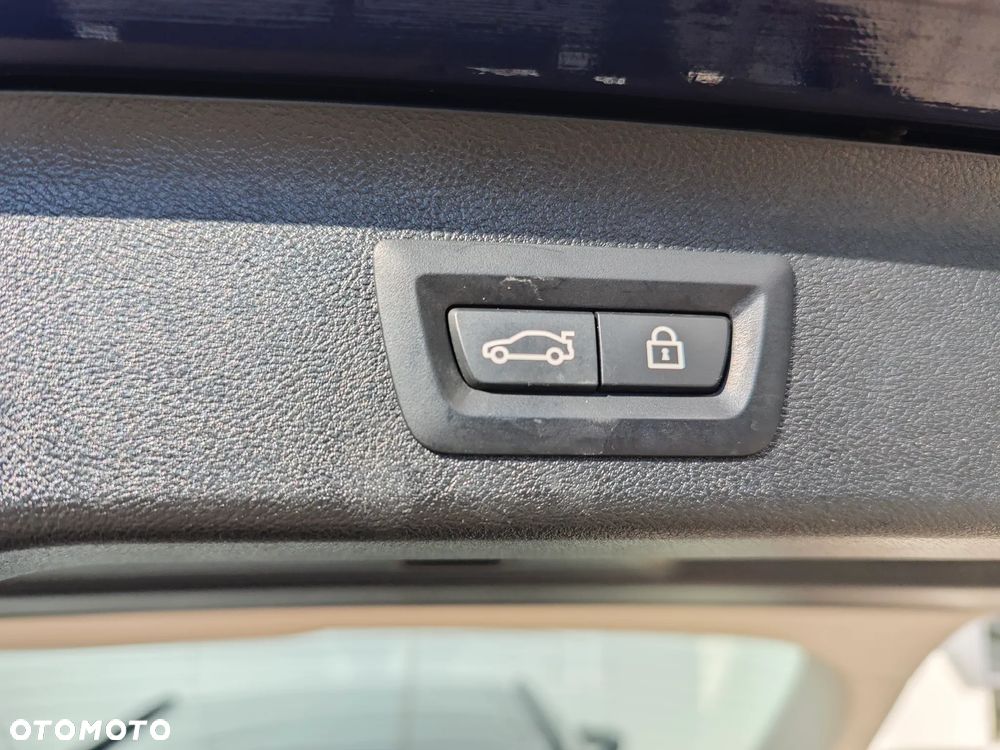 BMW Seria 5 540i xDrive GPF Sport - 11