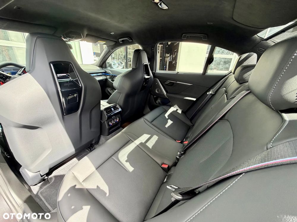 BMW M5 PHEV - 11