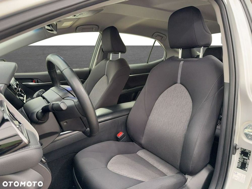Toyota Camry - 10