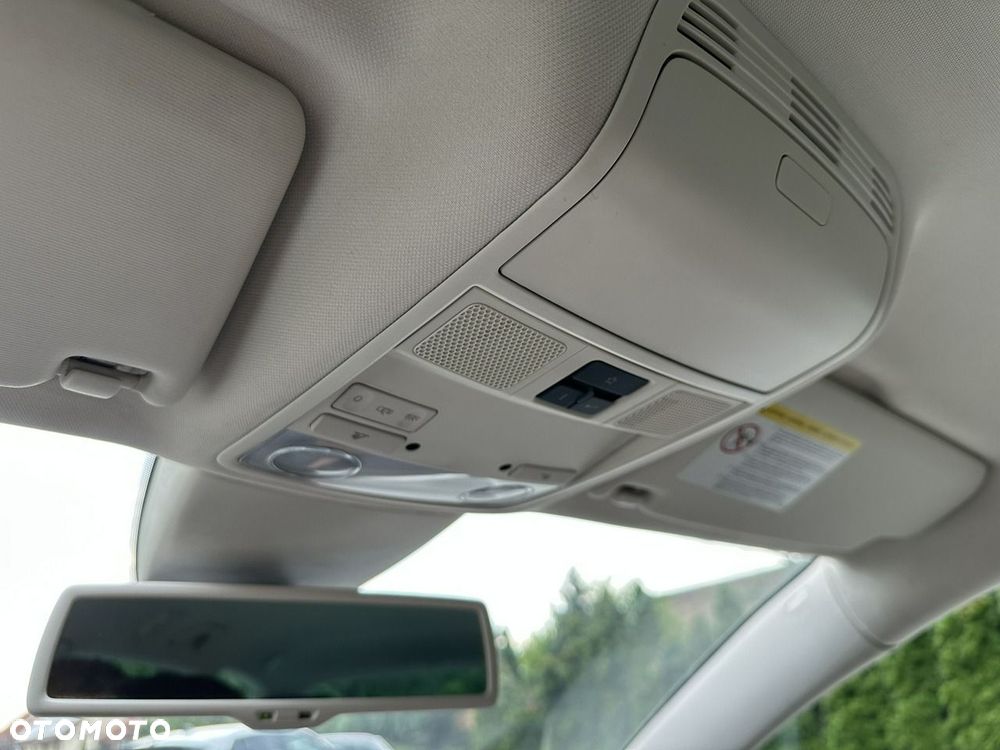 Volkswagen Passat - 36