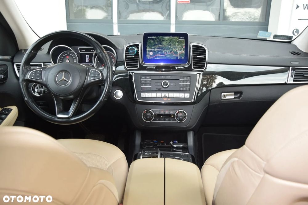 Mercedes-Benz GLS - 21