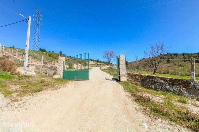 Propriedade de 5 hectares com moradia e vista sobre a Guarda - Grande imagem: 2/19