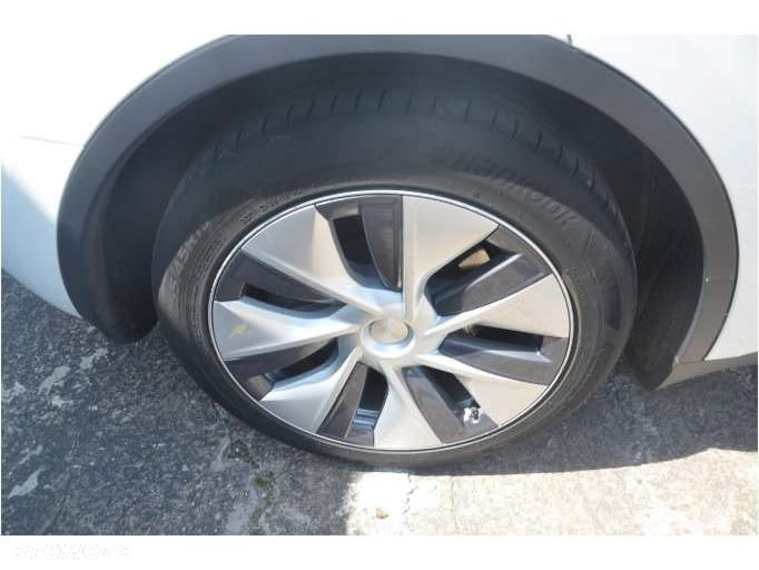 Tesla Y Long Range RWD - 32