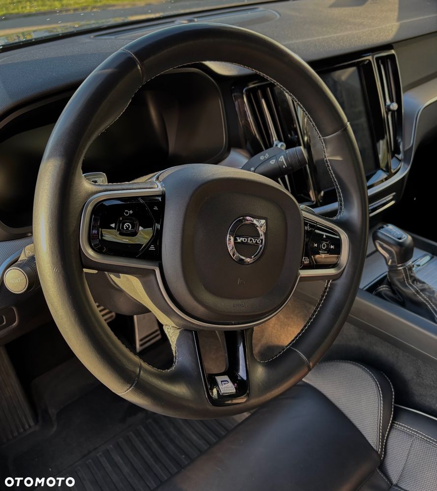 Volvo S60 T5 R-Design - 37
