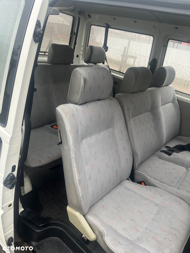 Volkswagen Caravelle Basis / CL - 7